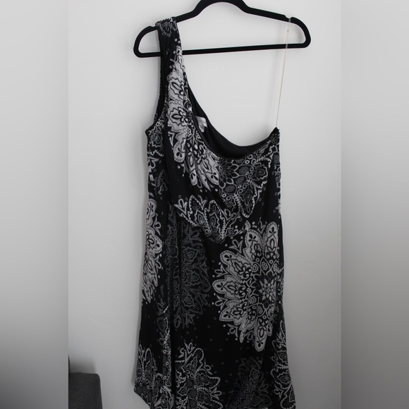 5 for $25!! AVENUE | Women’s Plus Size One Shoulder Black & White Dress - Picture 1 of 5
